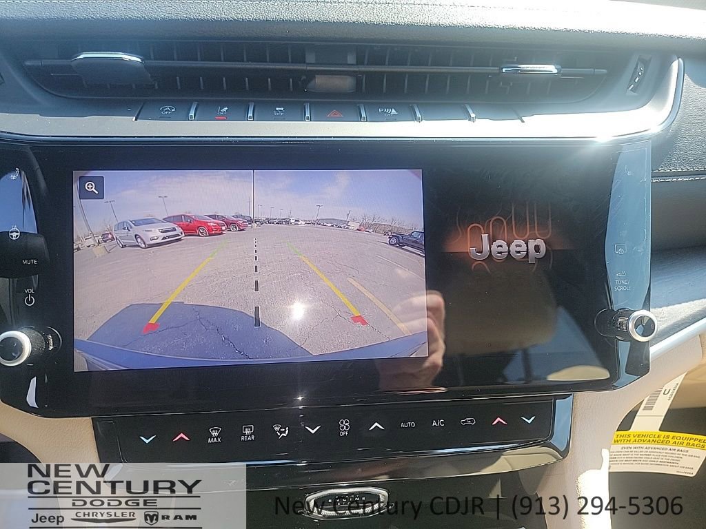 New 2026 Jeep Grand Cherokee Limited w/ Limited Altitude Package AWD/4WD image 16