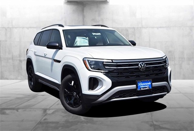 New 2025 Volkswagen Atlas Peak Edition SE image 2