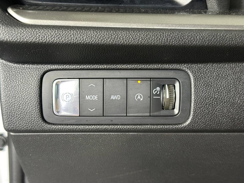 Used 2024 Chevrolet Traverse LT AWD/4WD image 23