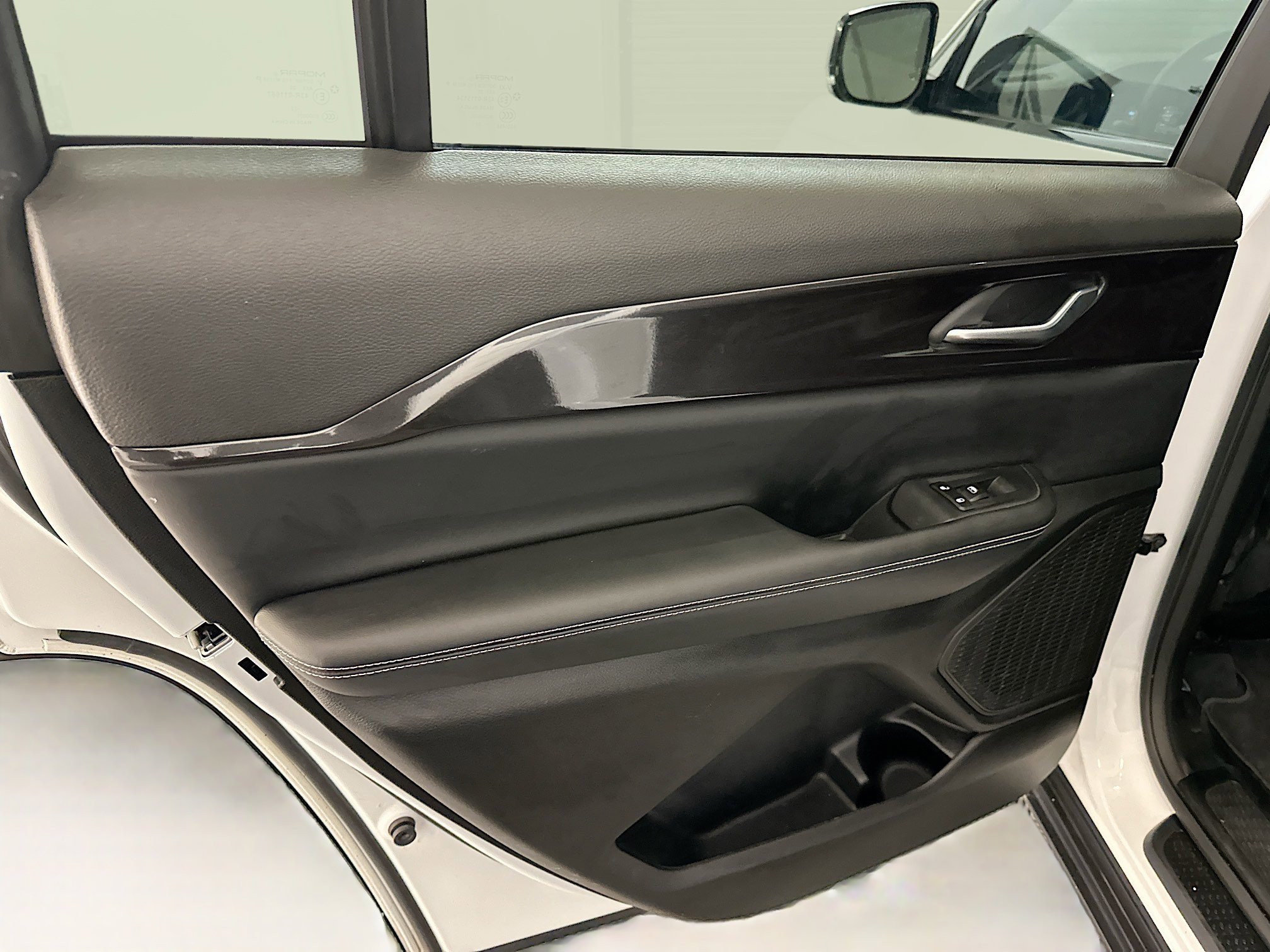 Used 2023 Jeep Grand Cherokee L Laredo image 27