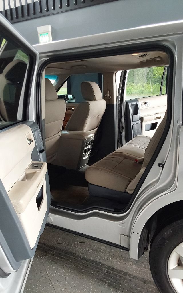 Used 2009 Ford Flex SE FWD image 17
