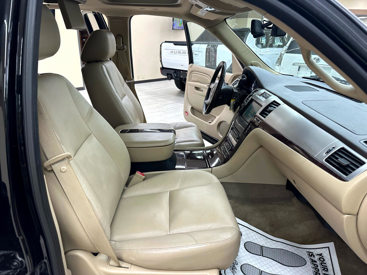 Used 2011 Cadillac Escalade EXT Premium image 40