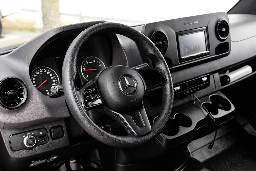 Used 2024 Mercedes-Benz Sprinter 2500 image 11
