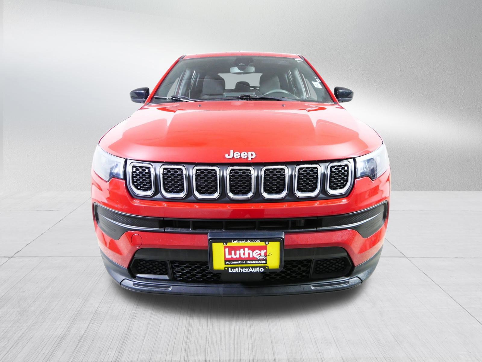 Used 2023 Jeep Compass Sport image 2