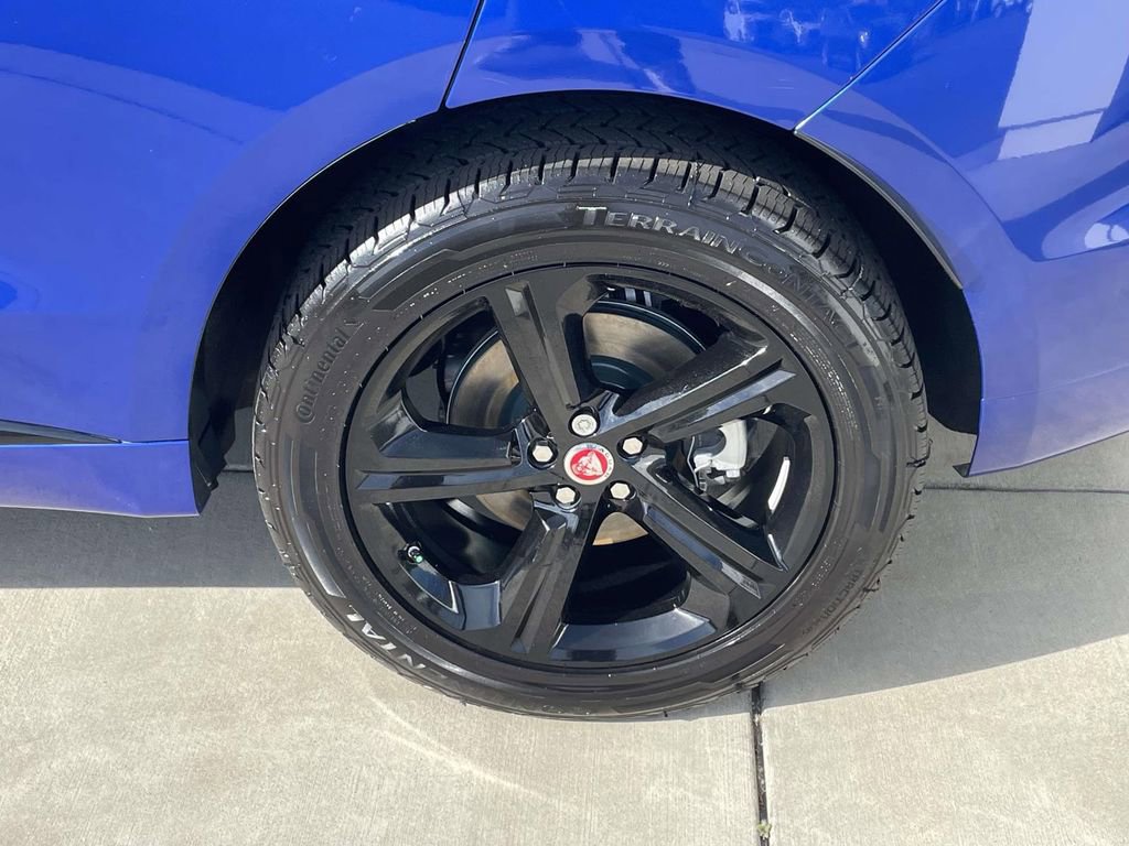 Used 2018 Jaguar F-PACE R-Sport image 9