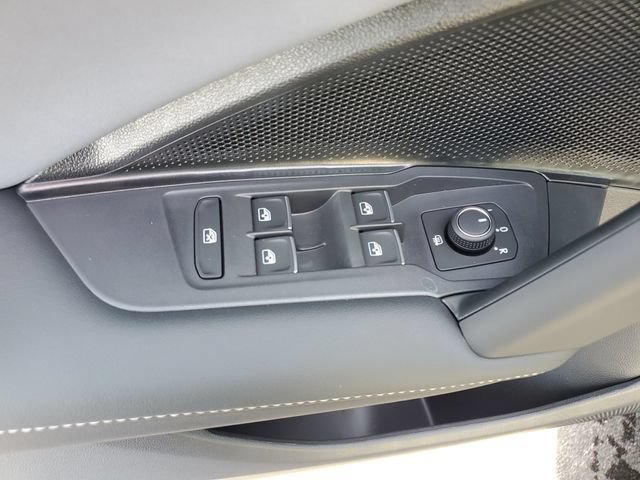 New 2026 Volkswagen Tiguan SE R-Line AWD/4WD image 16