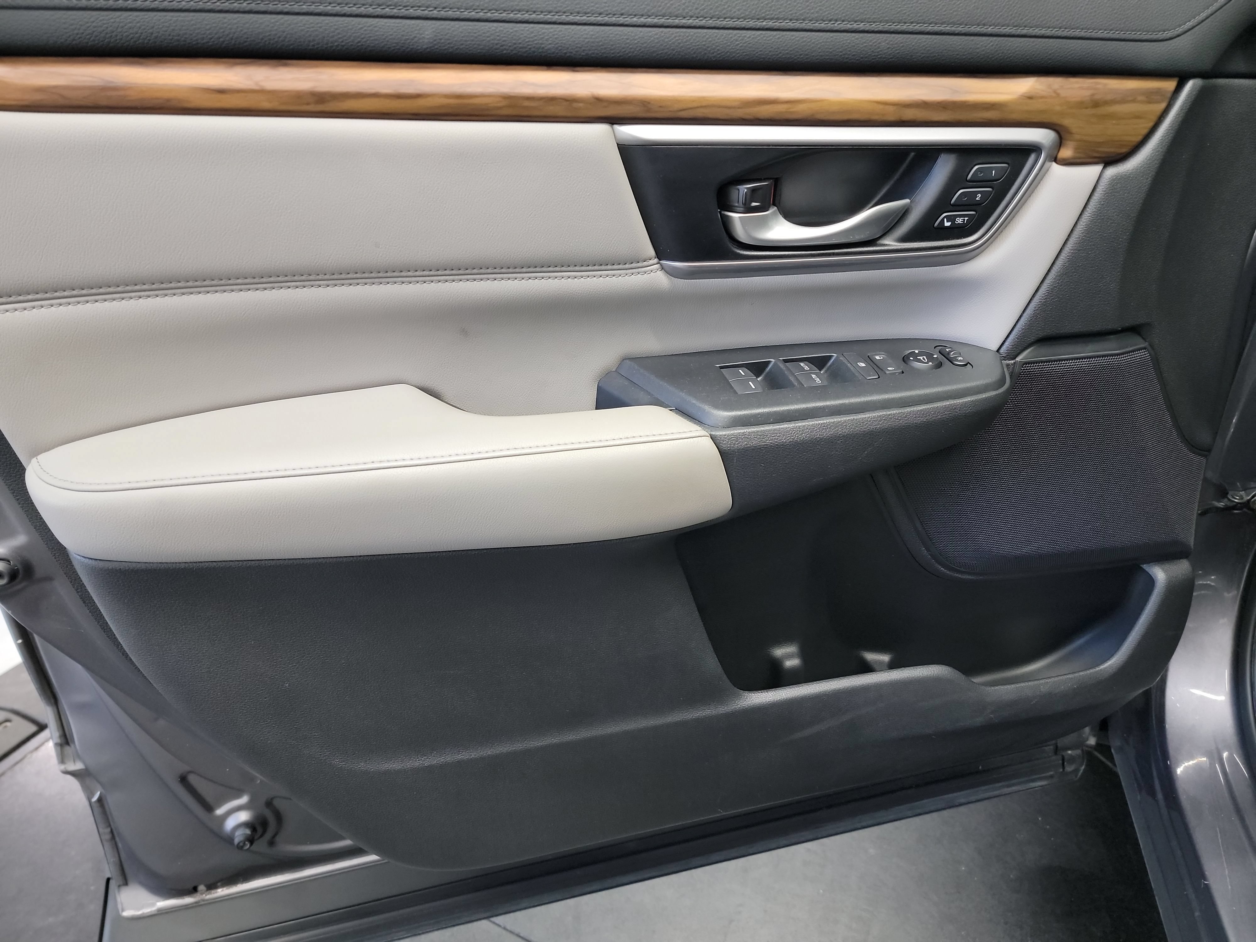 Used 2017 Honda CR-V EX-L image 13