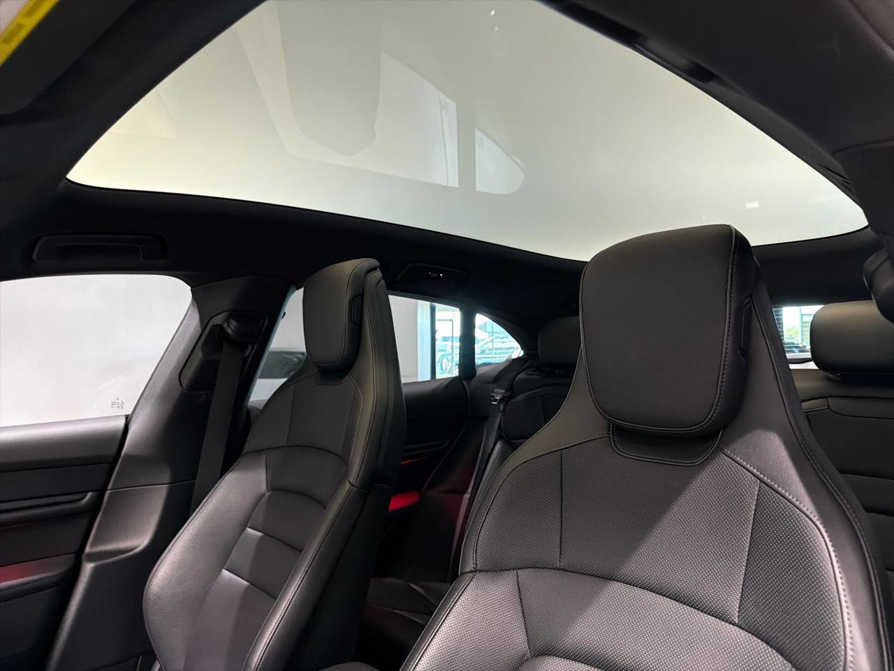 Used 2023 Porsche Taycan 4S w/ Premium Package image 18