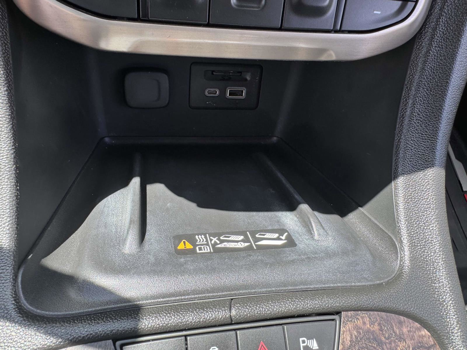 Used 2023 GMC Acadia Denali w/ Denali Technology Package image 29