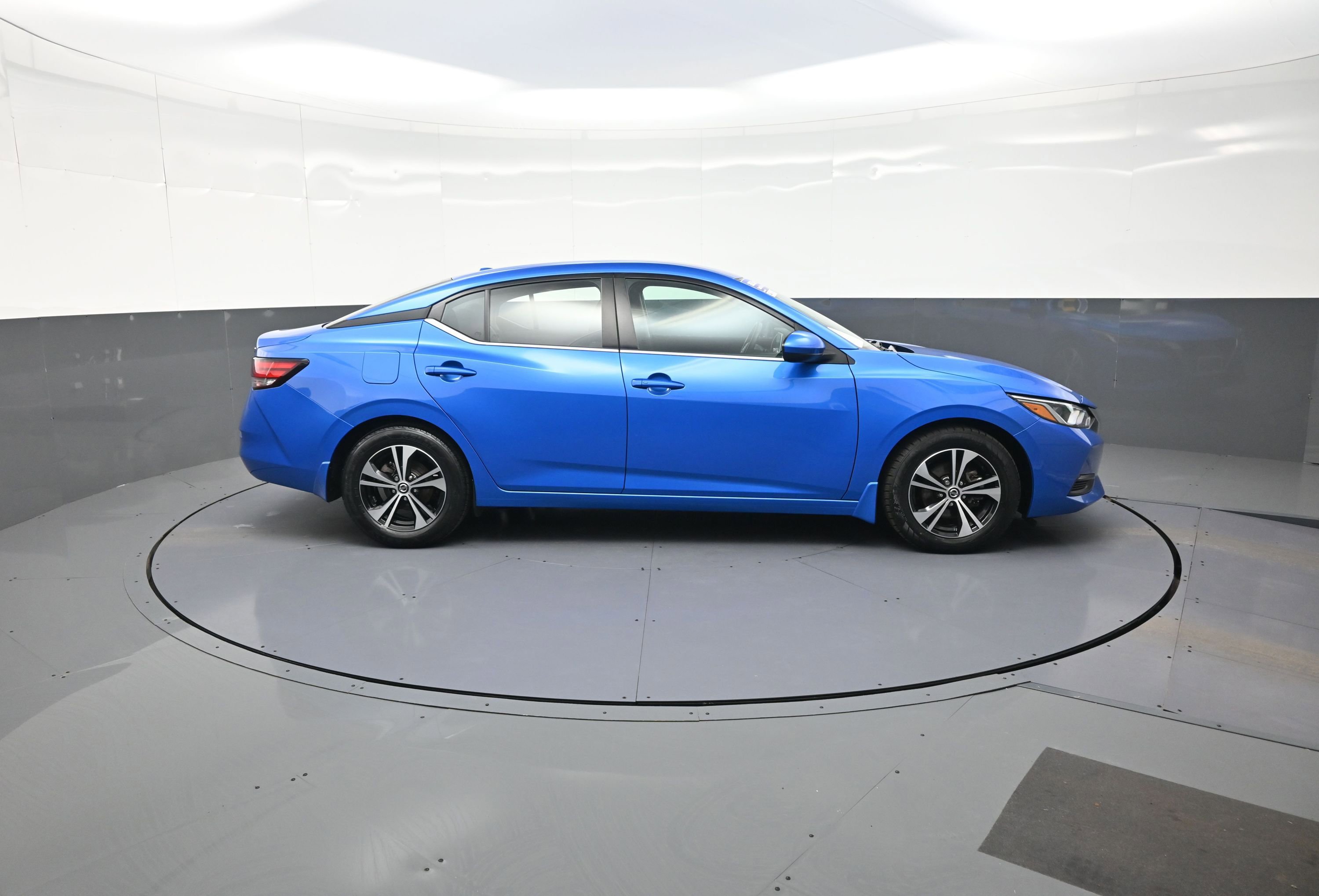 Used 2023 Nissan Sentra SV image 2