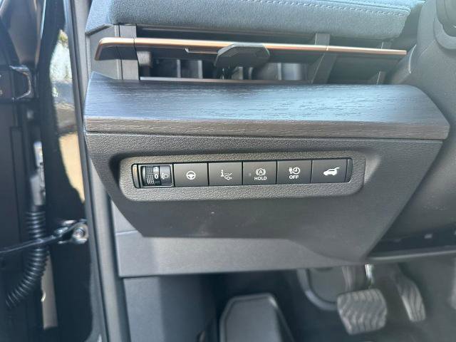 Certified 2025 Nissan Ariya Platinum image 16