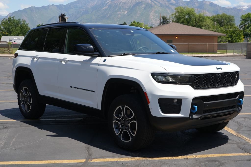 Used 2023 Jeep Grand Cherokee Trailhawk w/ Advanced Protech Group II AWD/4WD image 8