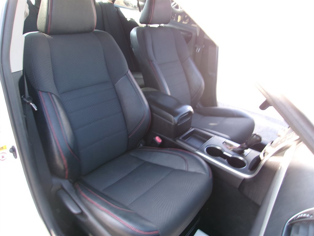 Used 2017 Toyota Camry SE image 16