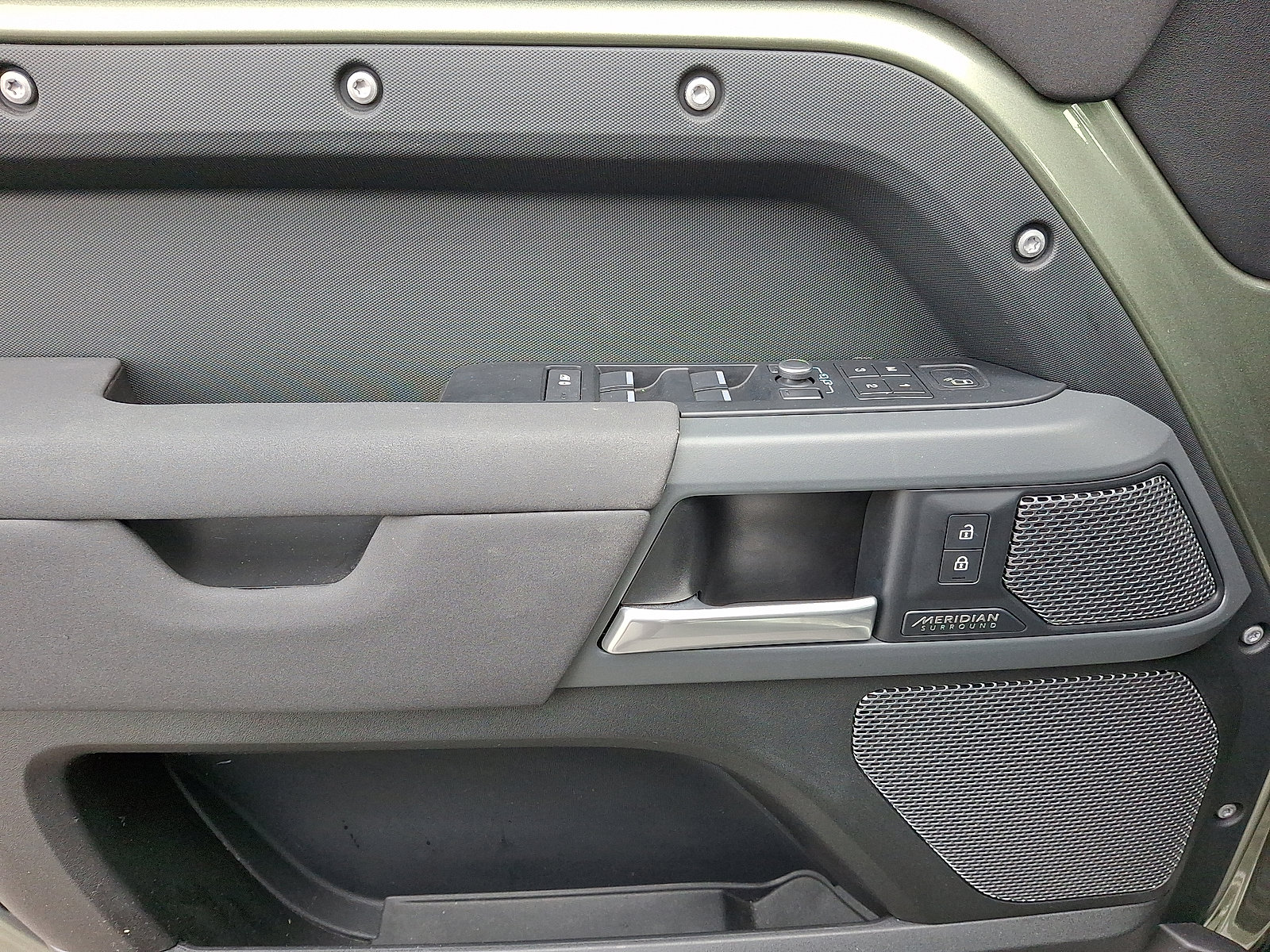 Certified 2023 Land Rover Defender 110 X-Dynamic SE image 5