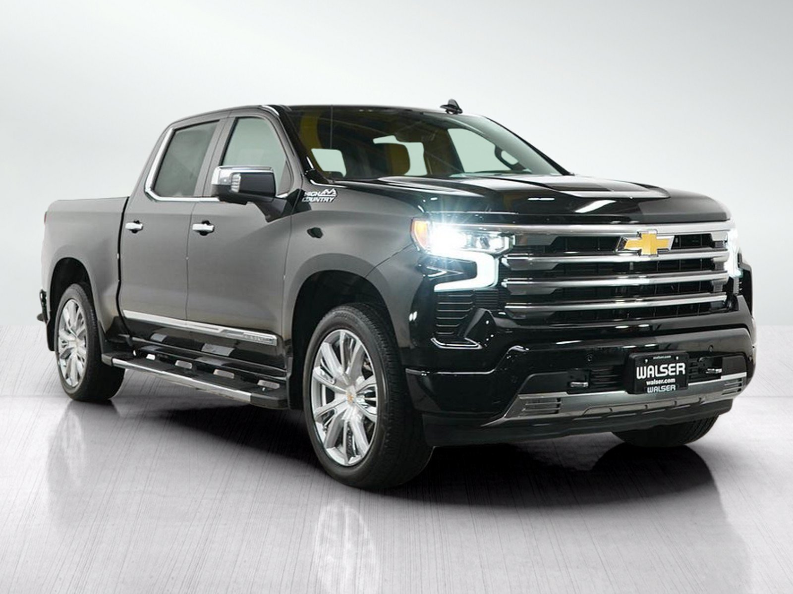 Used 2024 Chevrolet Silverado 1500 High Country w/ High Country Premium Package AWD/4WD image 8