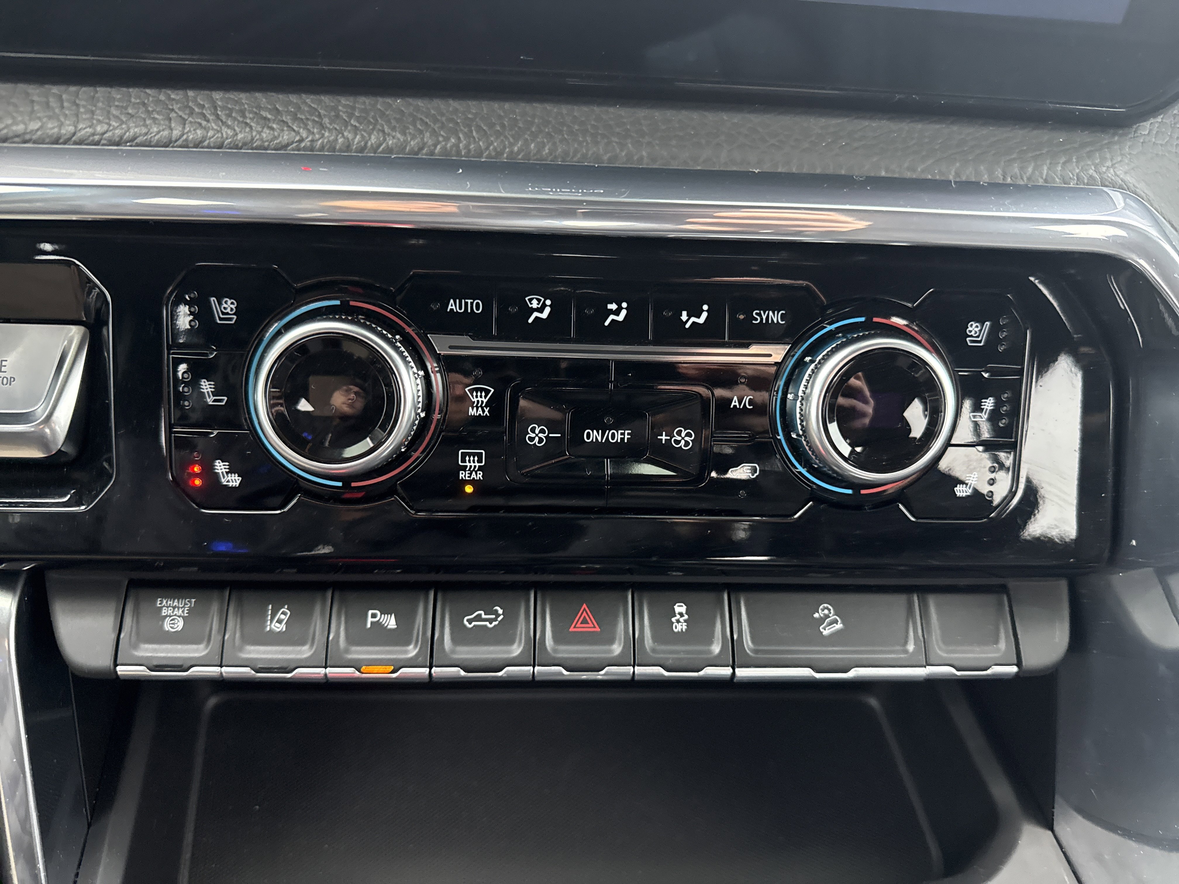 Used 2024 GMC Sierra 2500 Denali w/ Denali Reserve Package image 28