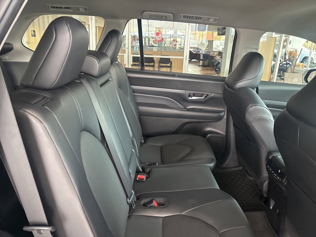 Used 2025 Toyota Grand Highlander AWD Hybrid image 31