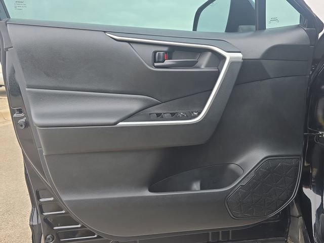 Used 2021 Toyota RAV4 LE image 26