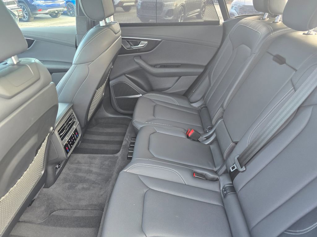 Used 2025 Audi Q8 Prestige w/ Prestige Package image 15