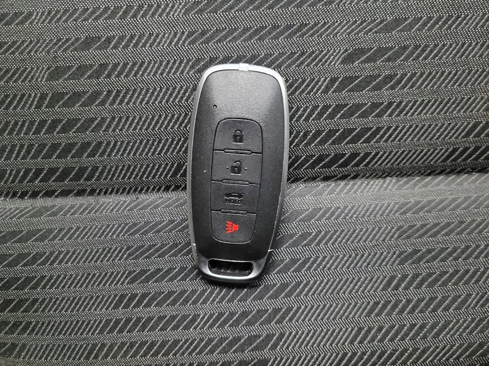 Used 2020 Nissan Versa SV image 32