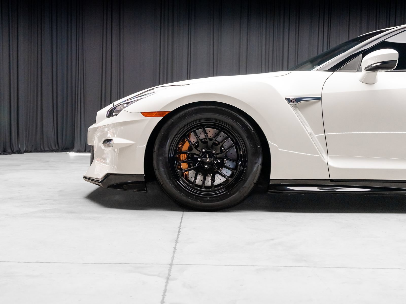 Used 2024 Nissan GT-R Premium w/ Premium Interior Package AWD/4WD image 29