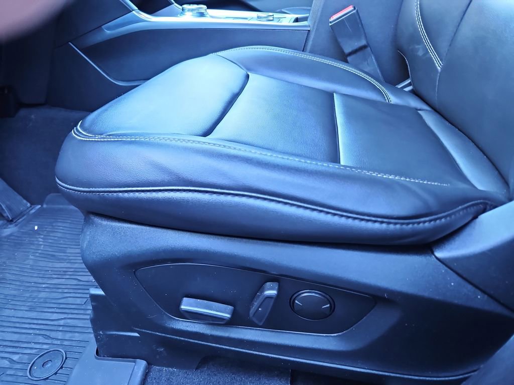 Used 2022 Ford Explorer XLT w/ Equipment Group 202A image 25