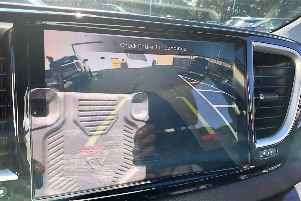 Used 2024 Chrysler Pacifica Touring-L image 13