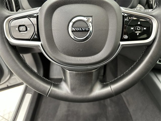 Used 2025 Volvo XC60 B5 Plus image 14