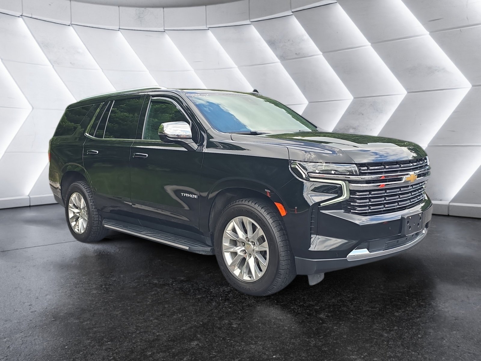 Used 2021 Chevrolet Tahoe Premier w/ Premium Package AWD/4WD image 7