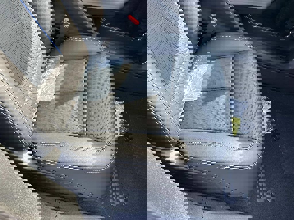 New 2025 Cadillac Lyriq Sport image 10