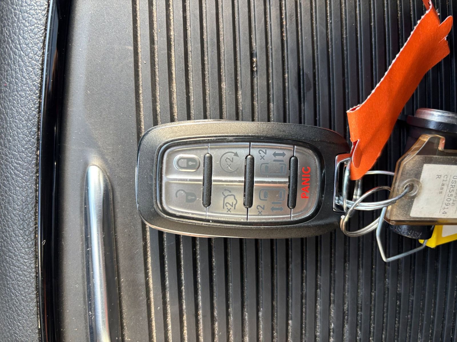Used 2025 Chrysler Pacifica Limited image 25
