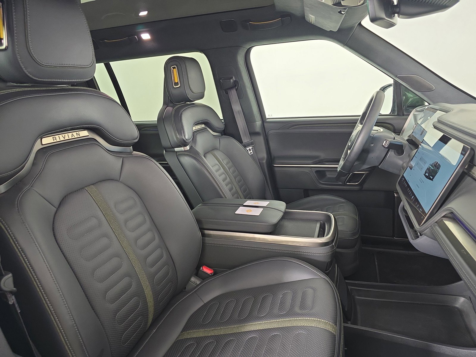 Used 2024 Rivian R1S Adventure image 24