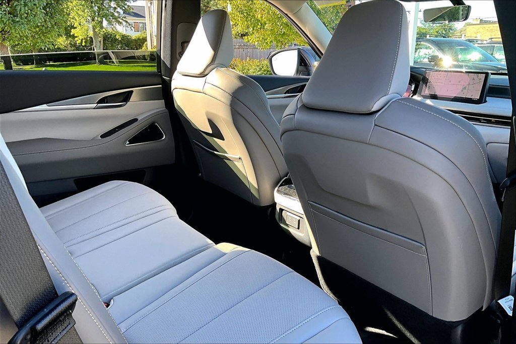 Certified 2027 INFINITI QX60 Luxe w/ Cargo Package AWD/4WD image 29