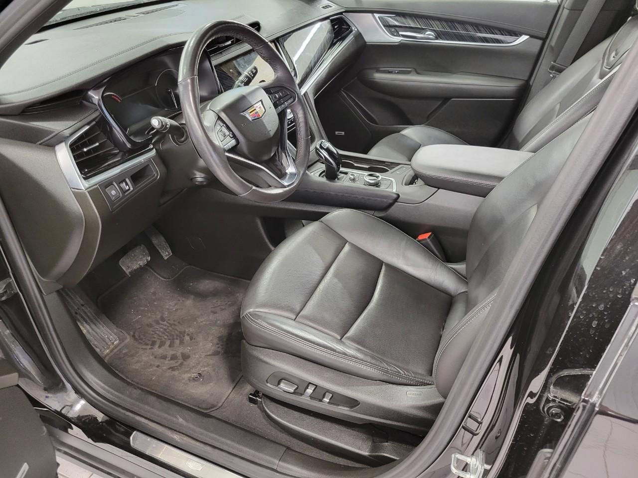 Used 2025 Cadillac XT6 Premium Luxury image 10