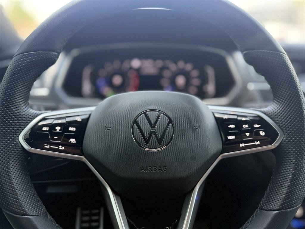 Used 2022 Volkswagen Tiguan SEL R-Line AWD/4WD image 36