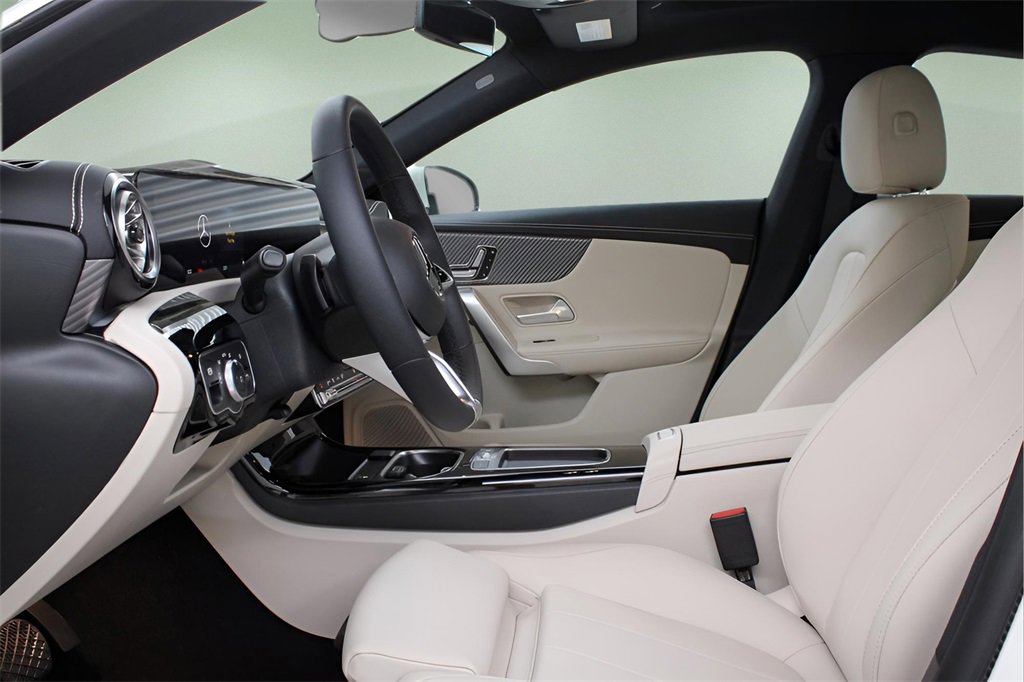 Used 2025 Mercedes-Benz CLA 250 image 25
