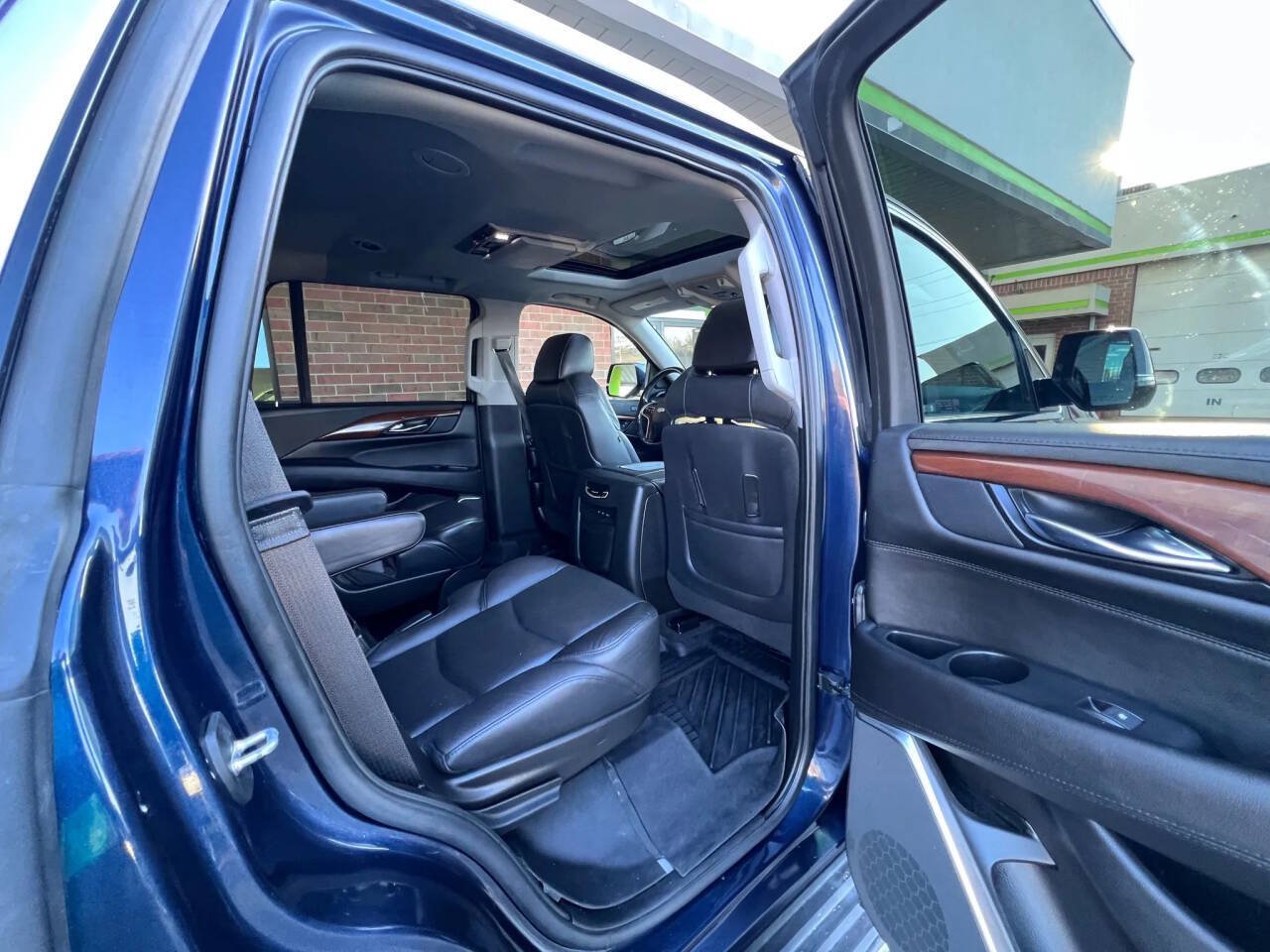 Used 2020 Cadillac Escalade Luxury AWD/4WD image 19