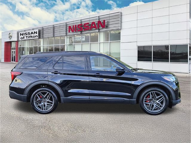 Used 2025 Ford Explorer ST-Line w/ ST-Line Street Pack image 3