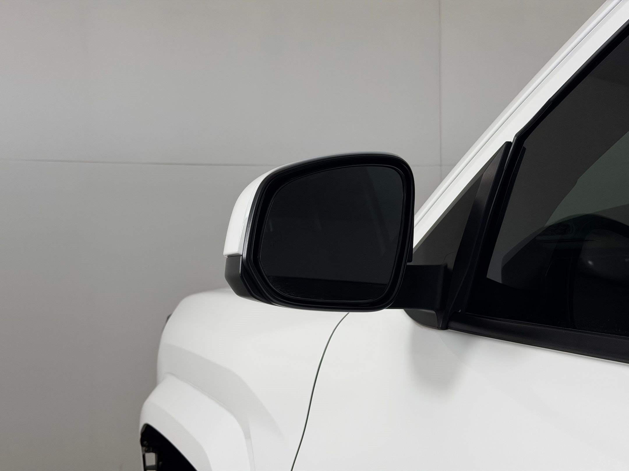 Used 2025 Toyota Tacoma SR5 AWD/4WD image 27