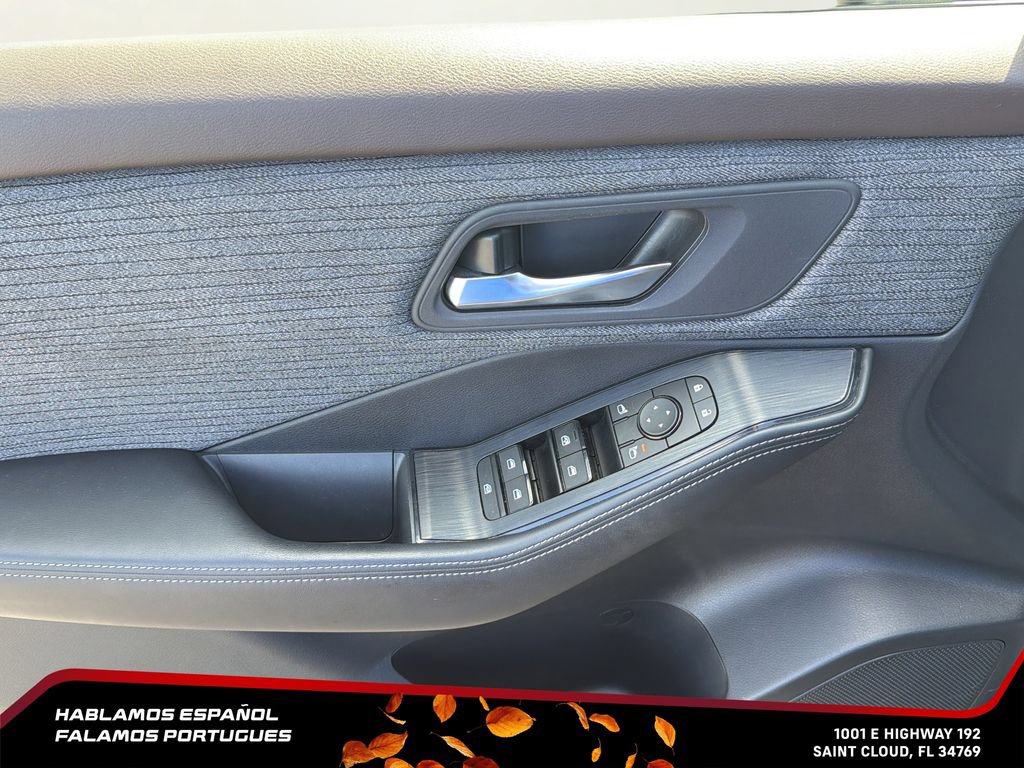 Used 2023 Nissan Rogue SV FWD image 11