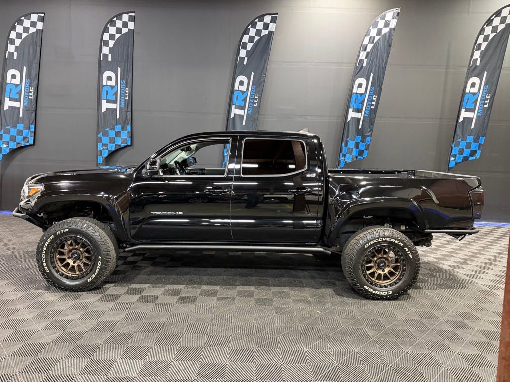 Used 2016 Toyota Tacoma SR5 w/ SR5 Appearance Package (SN) AWD/4WD image 2