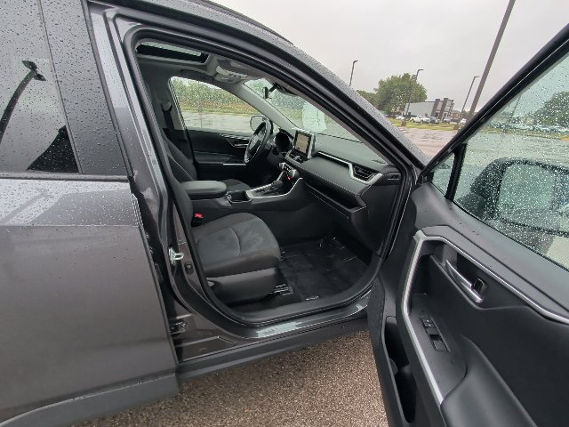 Used 2025 Toyota RAV4 XLE w/ Convenience Package FWD image 3