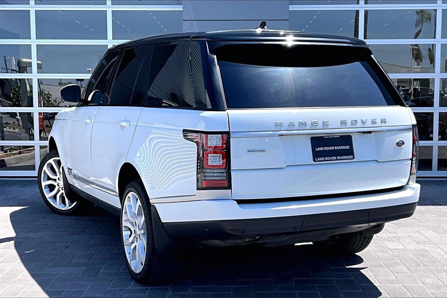 Used 2016 Land Rover Range Rover Supercharged AWD/4WD image 12