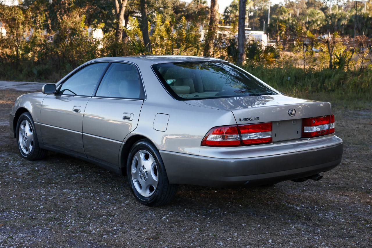 Used 2000 Lexus ES 330 image 5