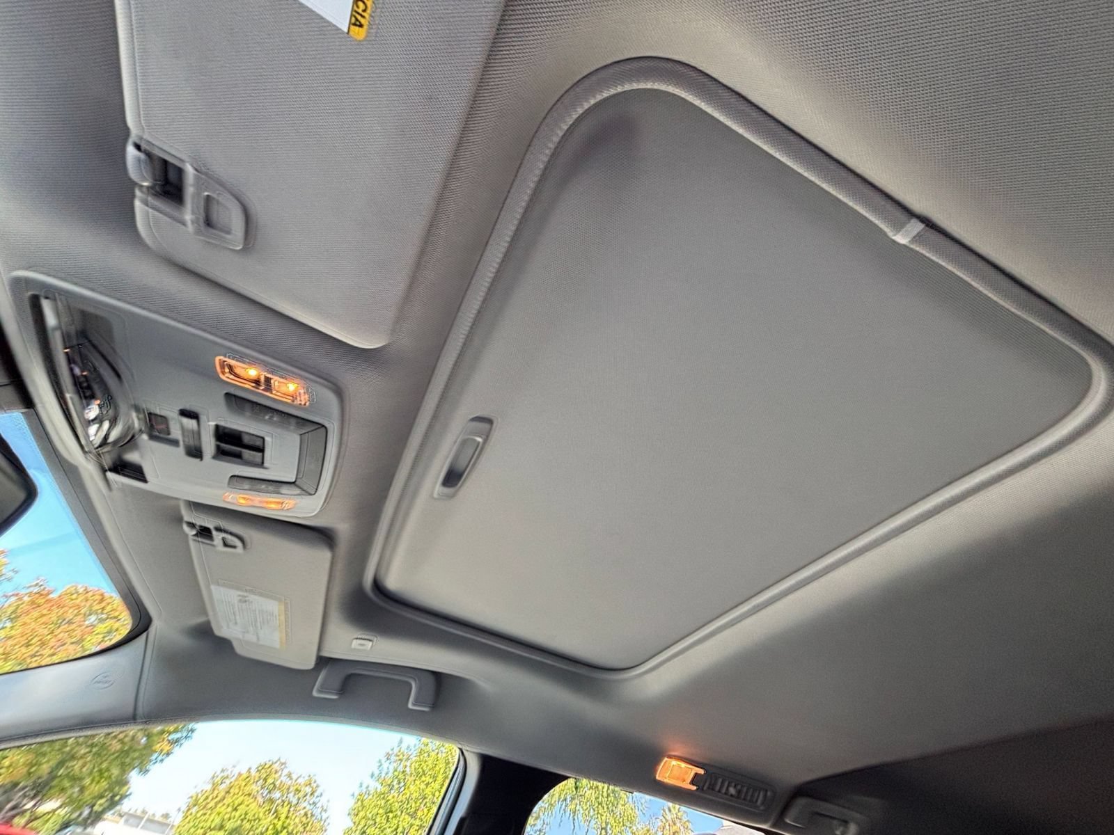 Used 2025 Toyota Sienna XLE FWD image 29