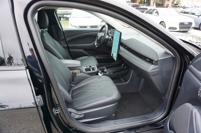 Used 2025 Ford Mustang Mach-E Select w/ Comfort Package Lite image 3