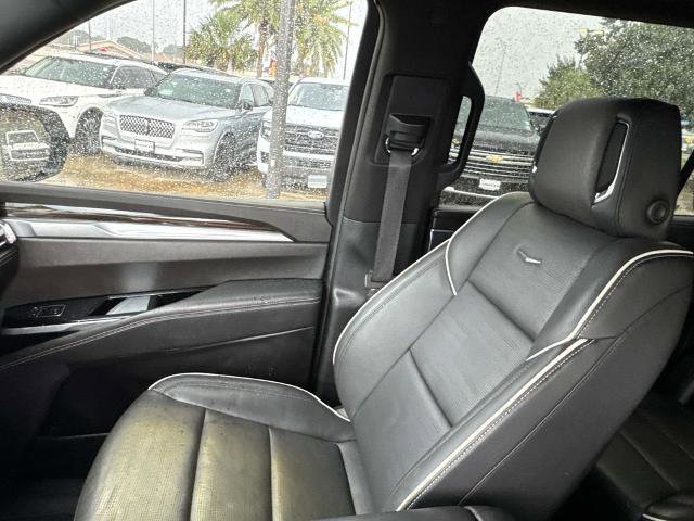 Used 2025 Cadillac Escalade ESV Premium Luxury RWD image 16