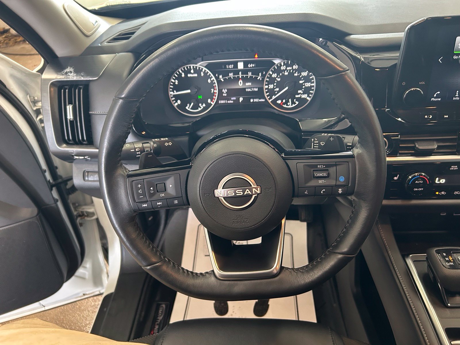 Used 2023 Nissan Pathfinder SL w/ SL Premium Package AWD/4WD image 17