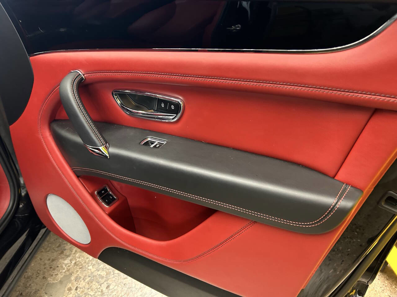 Used 2019 Bentley Bentayga image 4