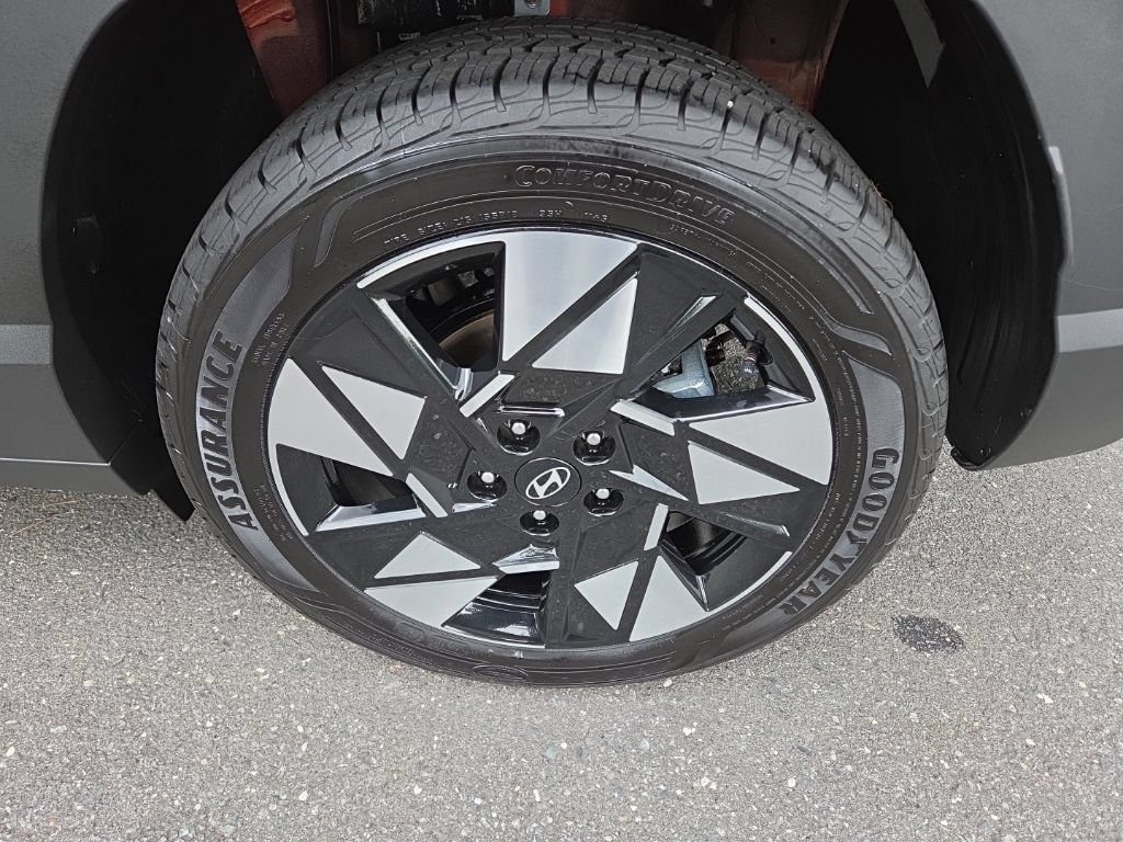 Used 2025 Hyundai Kona SEL FWD image 13
